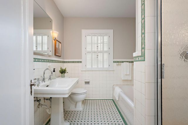 5240 Ewing Avenue S, Minneapolis, MN 55410