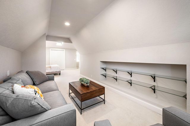 5240 Ewing Avenue S, Minneapolis, MN 55410