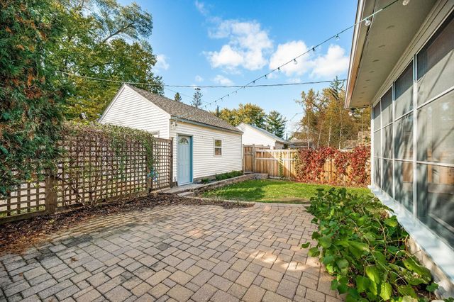 5240 Ewing Avenue S, Minneapolis, MN 55410