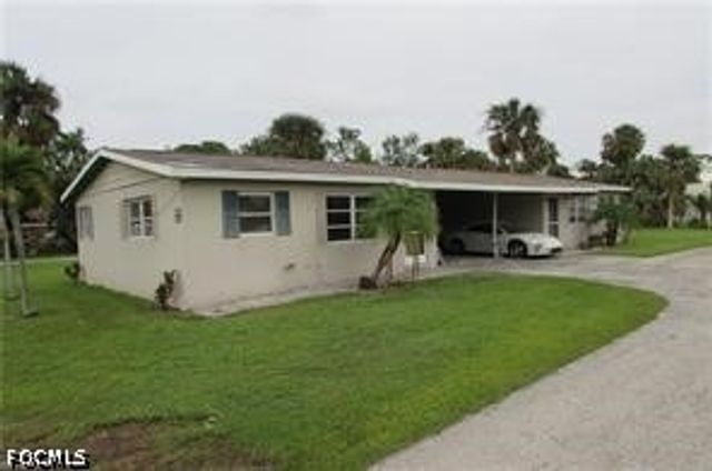 8042 Cleaves RD 8042, North Fort Myers, FL 33903