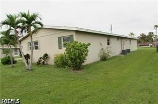 8042 Cleaves RD 8042, North Fort Myers, FL 33903