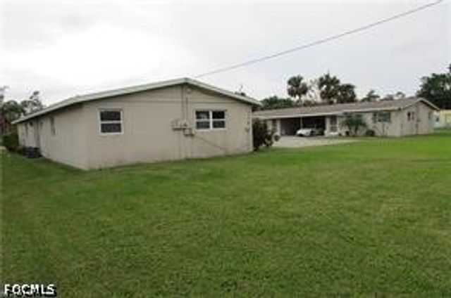 8042 Cleaves RD 8042, North Fort Myers, FL 33903