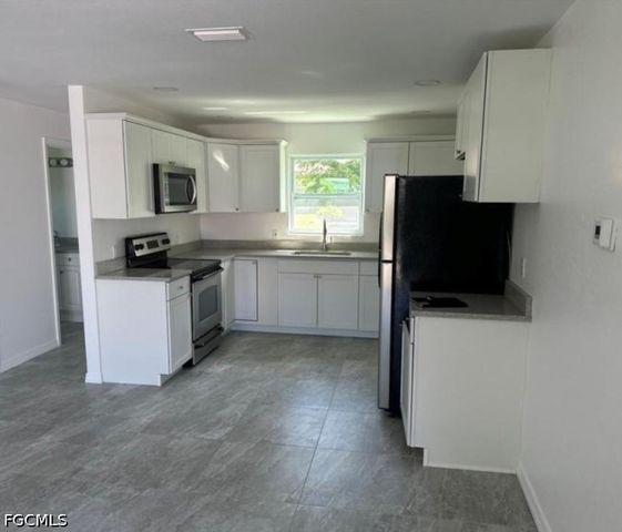 8042 Cleaves RD 8042, North Fort Myers, FL 33903
