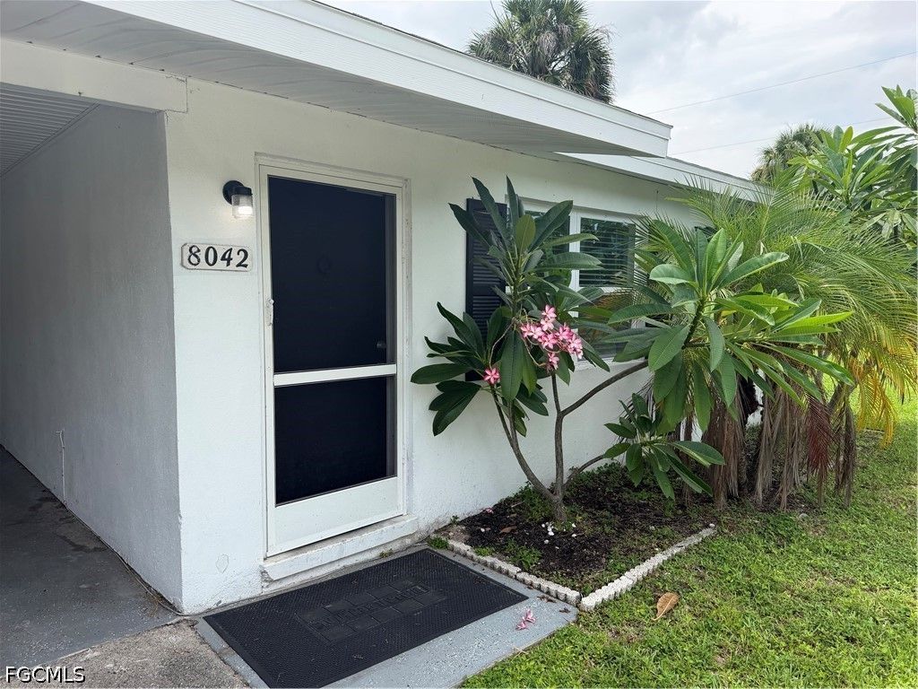 8042 Cleaves RD 8042, North Fort Myers, FL 33903