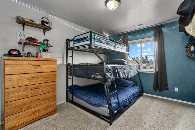 589 SE 10th Street, Madras, OR 97741