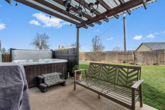 589 SE 10th Street, Madras, OR 97741