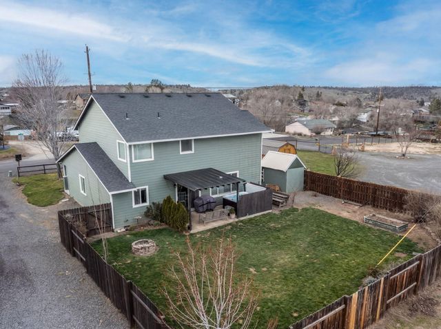 589 SE 10th Street, Madras, OR 97741