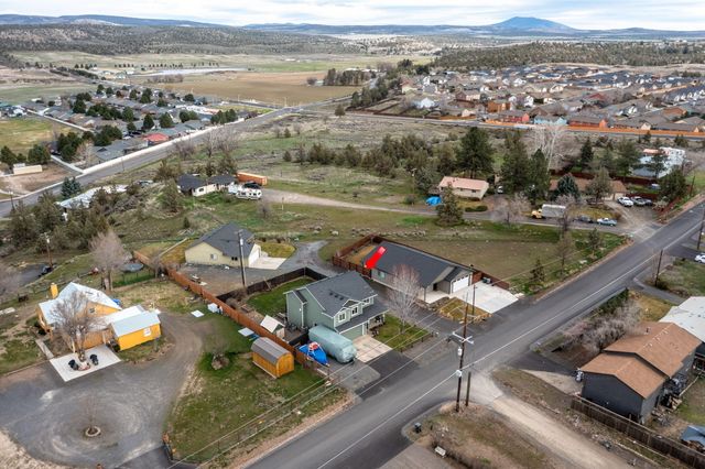 589 SE 10th Street, Madras, OR 97741