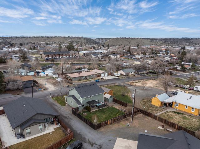 589 SE 10th Street, Madras, OR 97741