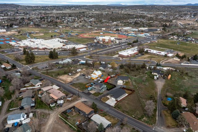 589 SE 10th Street, Madras, OR 97741