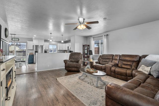 589 SE 10th Street, Madras, OR 97741