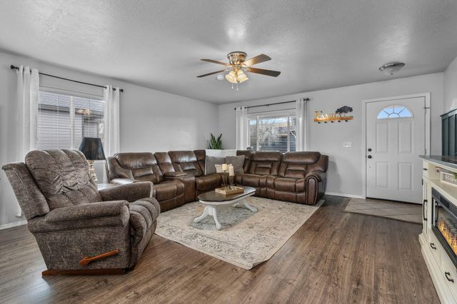 589 SE 10th Street, Madras, OR 97741