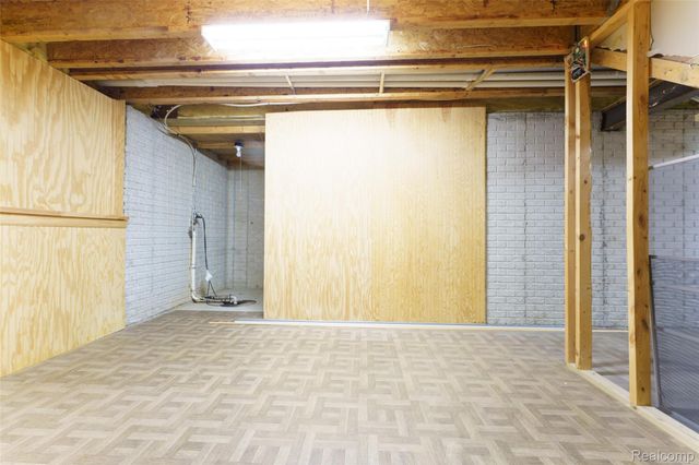 216 Canterbury Court, Linden, MI 48451
