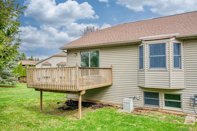 216 Canterbury Court, Linden, MI 48451