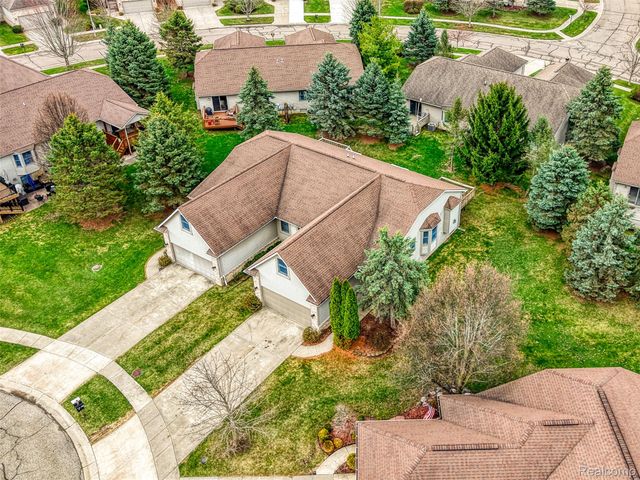 216 Canterbury Court, Linden, MI 48451