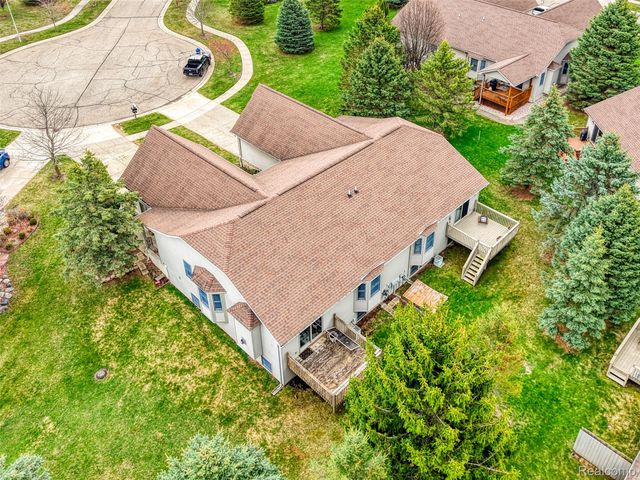 216 Canterbury Court, Linden, MI 48451