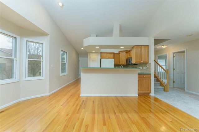 216 Canterbury Court, Linden, MI 48451
