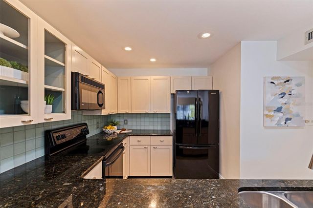 301 2ND STREET N 7, St Petersburg, FL 33701