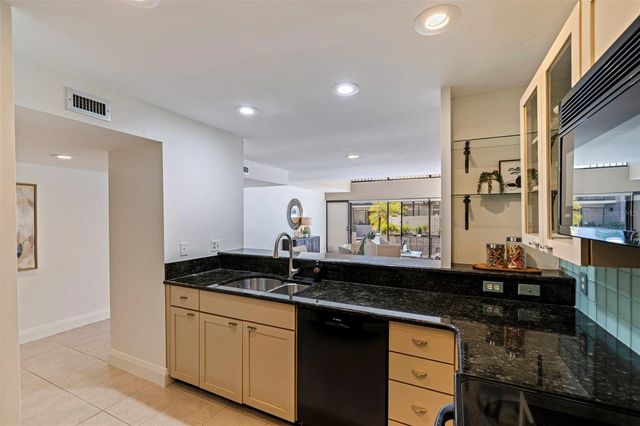 301 2ND STREET N 7, St Petersburg, FL 33701