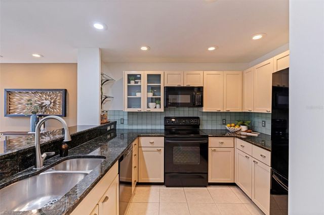 301 2ND STREET N 7, St Petersburg, FL 33701