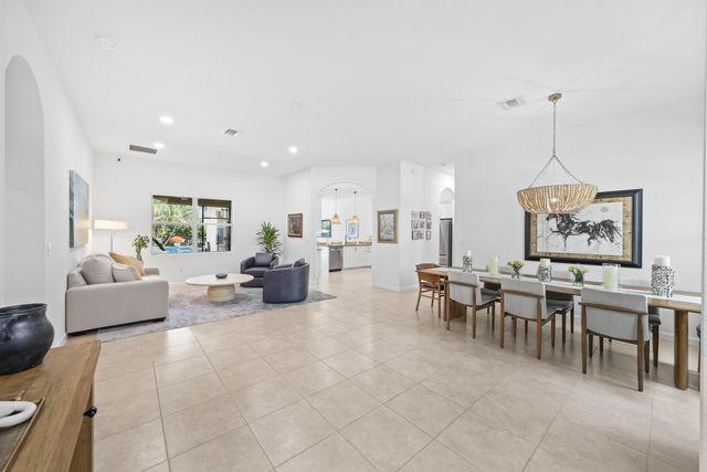 9387 Silent Oak Circle, West Palm Beach, FL 33411