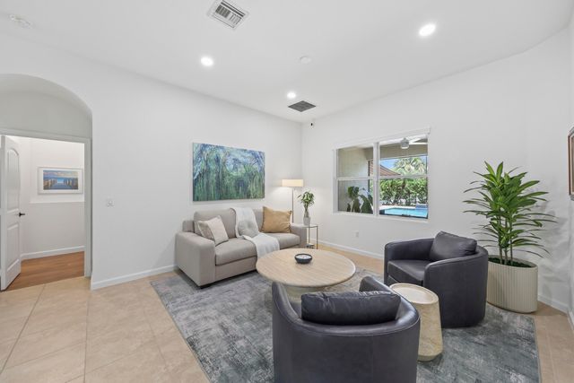 9387 Silent Oak Circle, West Palm Beach, FL 33411