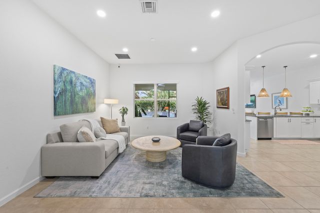 9387 Silent Oak Circle, West Palm Beach, FL 33411