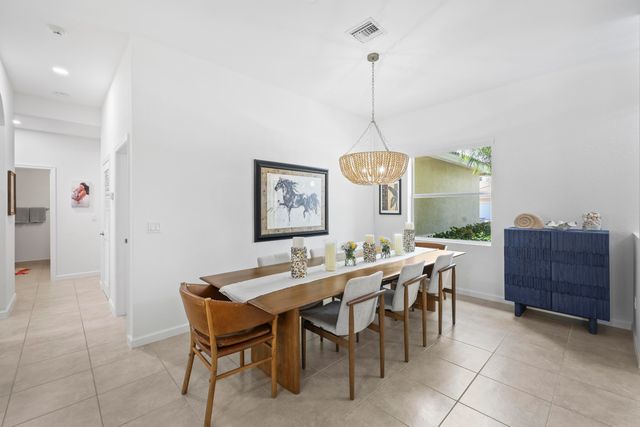 9387 Silent Oak Circle, West Palm Beach, FL 33411