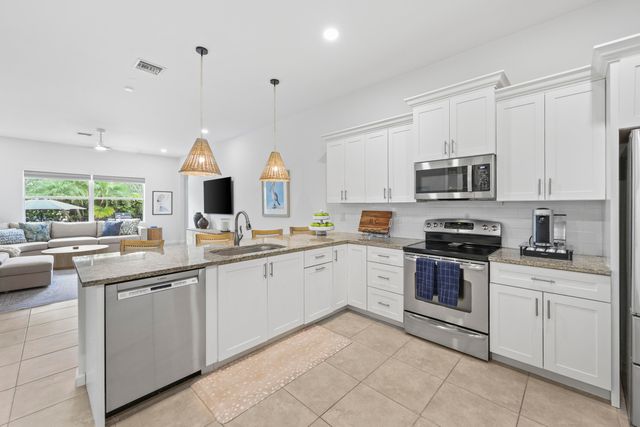 9387 Silent Oak Circle, West Palm Beach, FL 33411