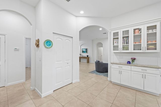 9387 Silent Oak Circle, West Palm Beach, FL 33411