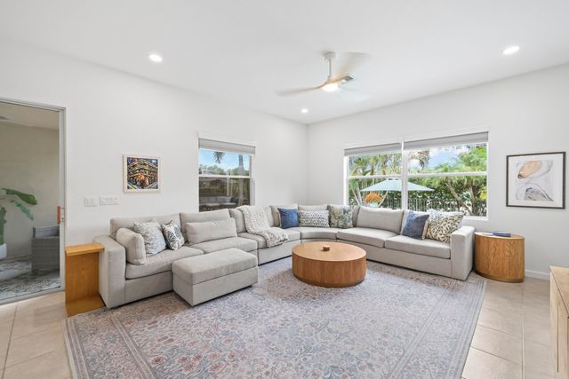 9387 Silent Oak Circle, West Palm Beach, FL 33411