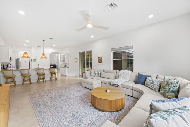 9387 Silent Oak Circle, West Palm Beach, FL 33411