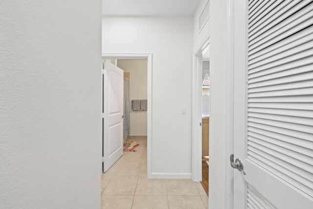 9387 Silent Oak Circle, West Palm Beach, FL 33411