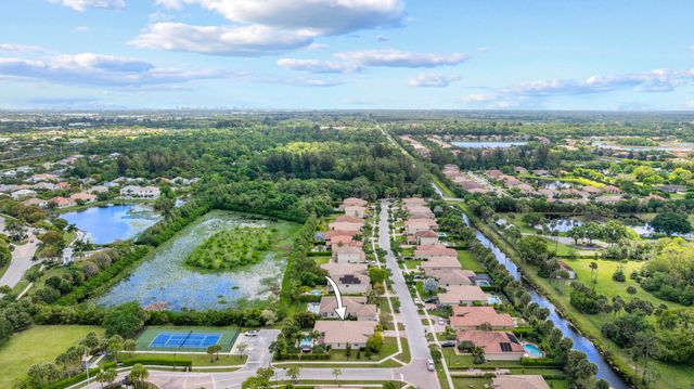 9387 Silent Oak Circle, West Palm Beach, FL 33411