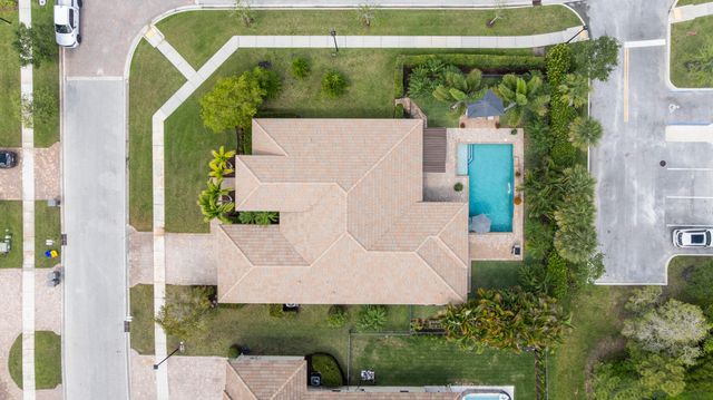 9387 Silent Oak Circle, West Palm Beach, FL 33411