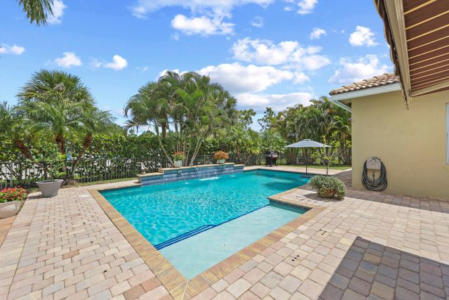 9387 Silent Oak Circle, West Palm Beach, FL 33411