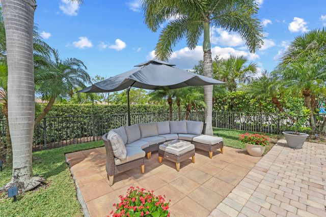 9387 Silent Oak Circle, West Palm Beach, FL 33411