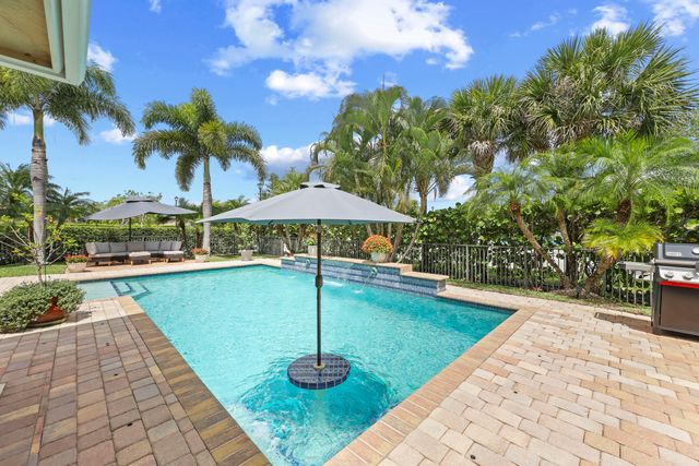 9387 Silent Oak Circle, West Palm Beach, FL 33411