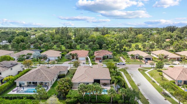 9387 Silent Oak Circle, West Palm Beach, FL 33411