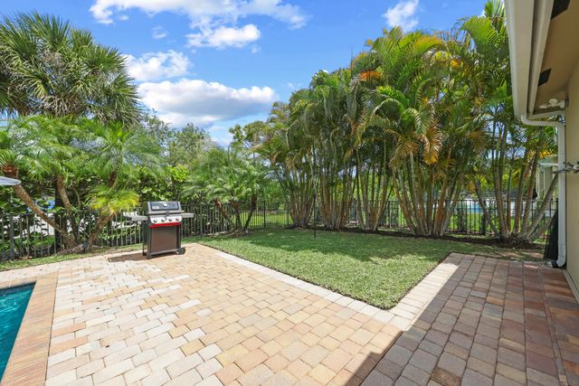 9387 Silent Oak Circle, West Palm Beach, FL 33411