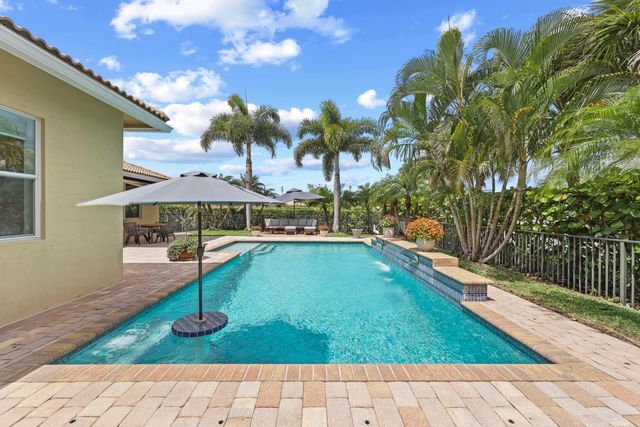 9387 Silent Oak Circle, West Palm Beach, FL 33411