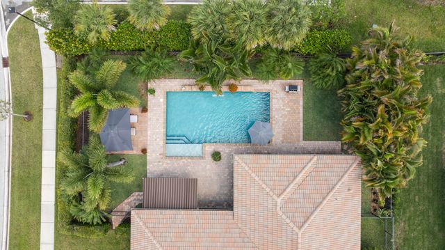 9387 Silent Oak Circle, West Palm Beach, FL 33411