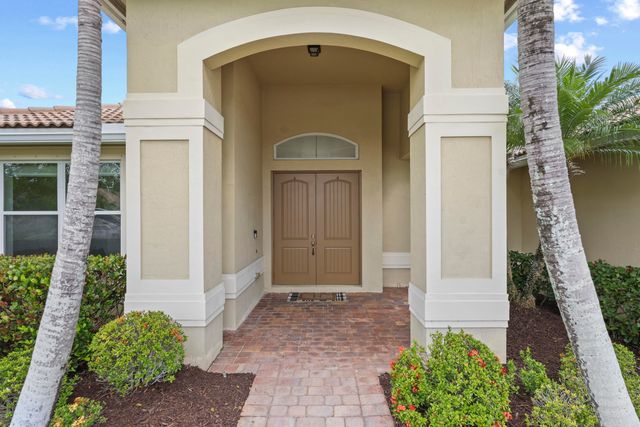 9387 Silent Oak Circle, West Palm Beach, FL 33411