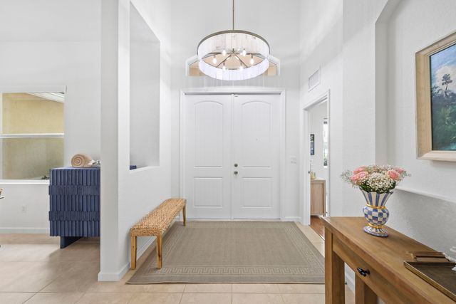 9387 Silent Oak Circle, West Palm Beach, FL 33411