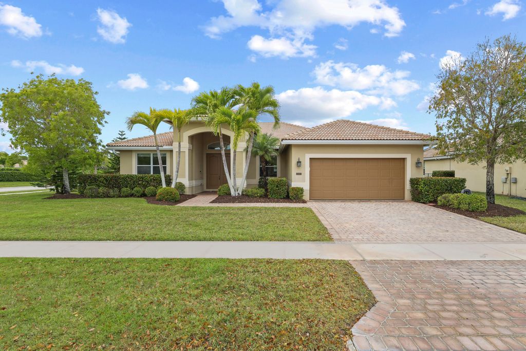 9387 Silent Oak Circle, West Palm Beach, FL 33411