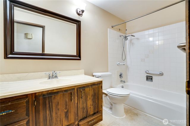 1361 Bel Air Road, Tacoma, WA 98406