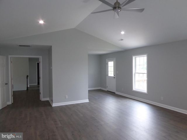 1285 BOGGS LN, Mathias, WV 26812