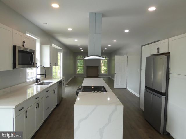 1285 BOGGS LN, Mathias, WV 26812