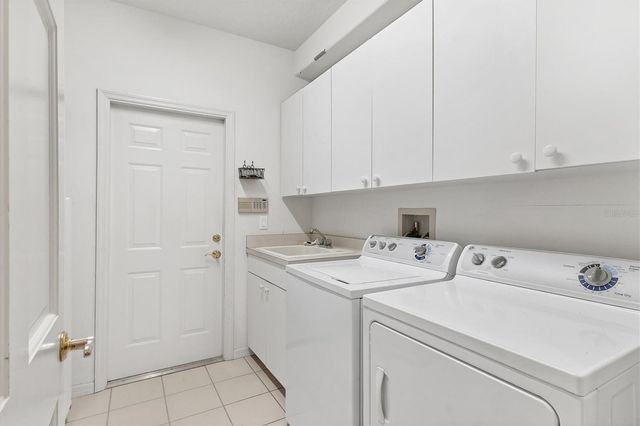 8576 WOODBRIAR DRIVE, Sarasota, FL 34238