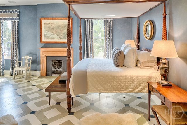 232 E Broughton Street, Savannah, GA 31401